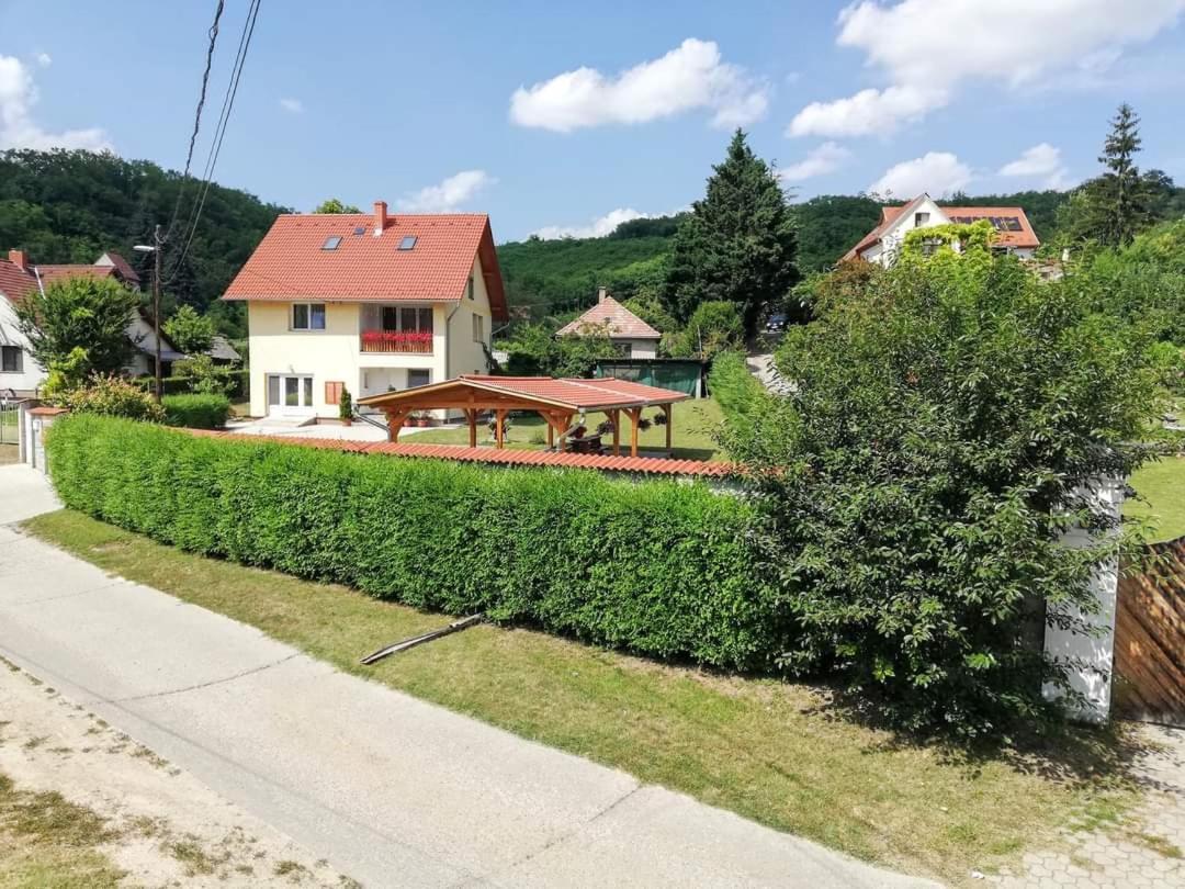 Lotuszvirag Vendeghaz Otel Szekszárd Dış mekan fotoğraf