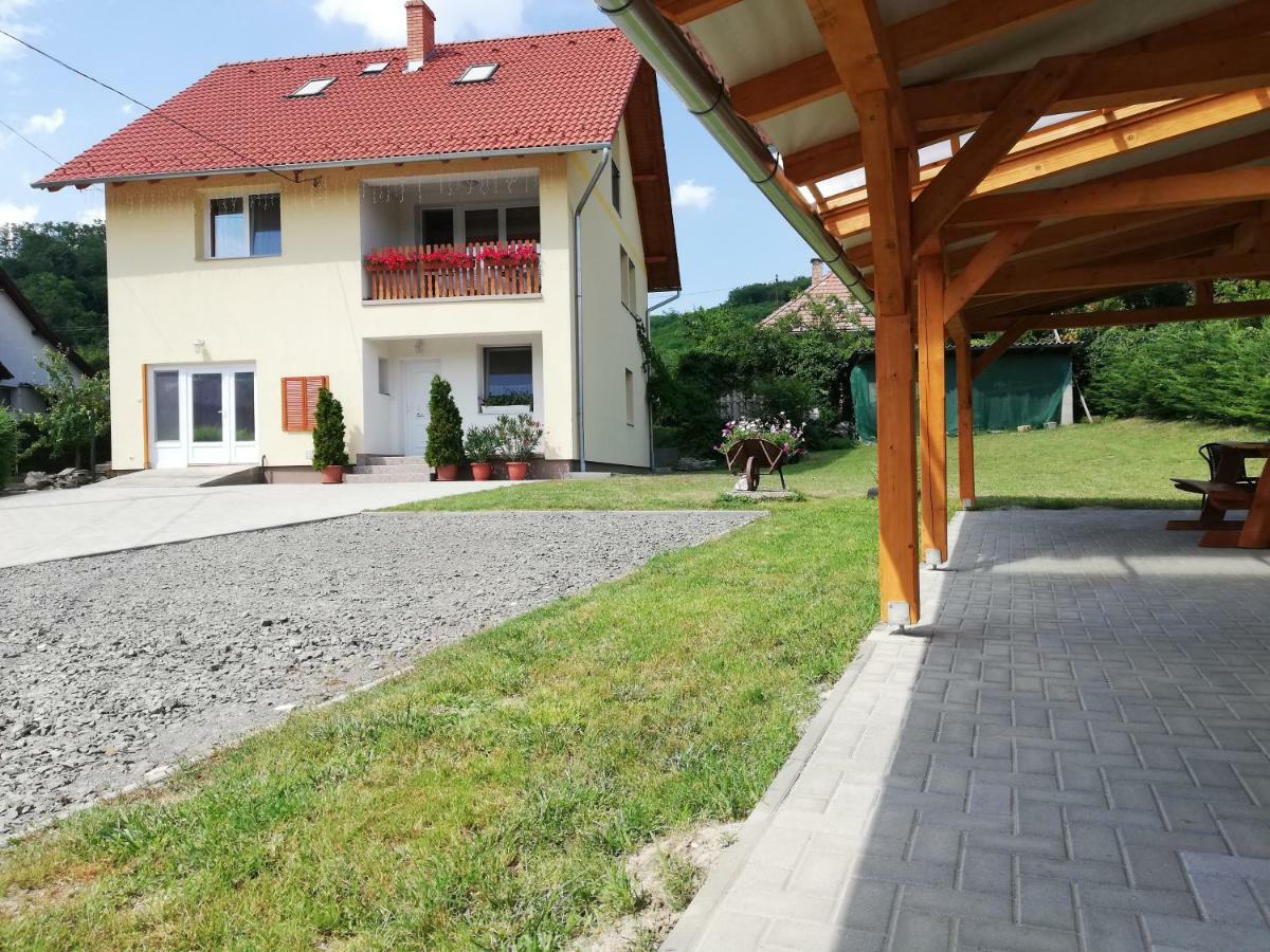 Lotuszvirag Vendeghaz Otel Szekszárd Dış mekan fotoğraf