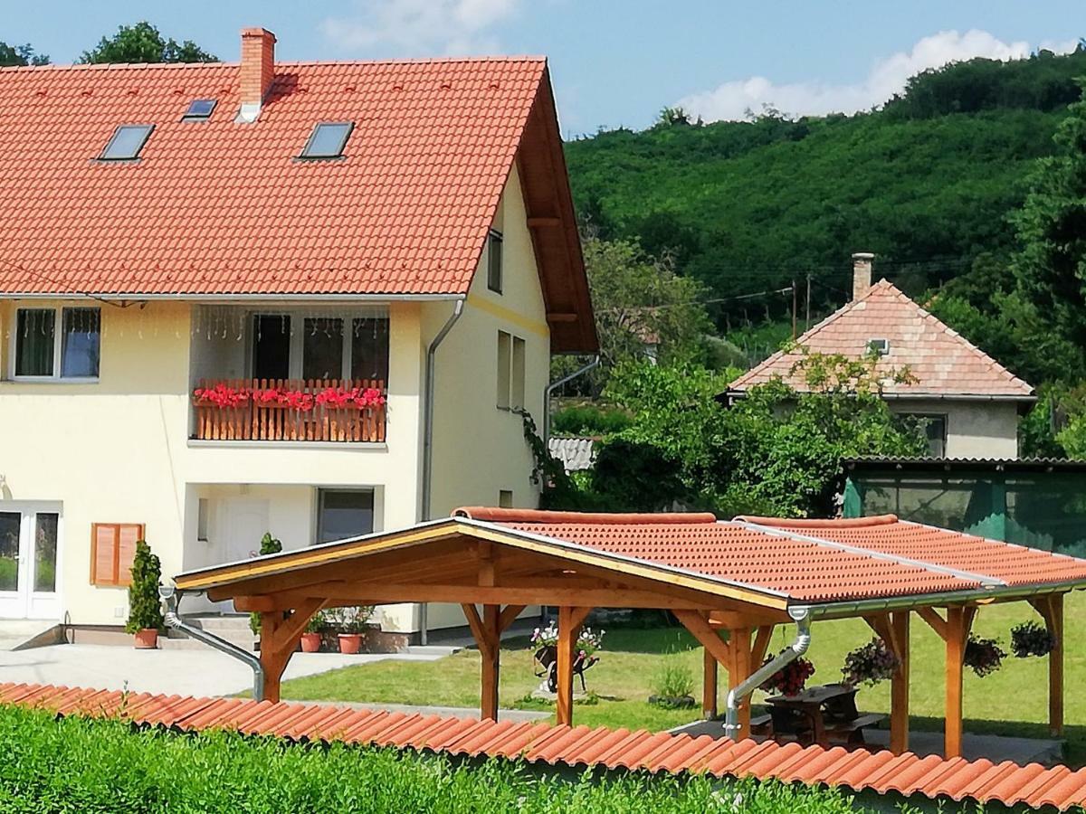 Lotuszvirag Vendeghaz Otel Szekszárd Dış mekan fotoğraf