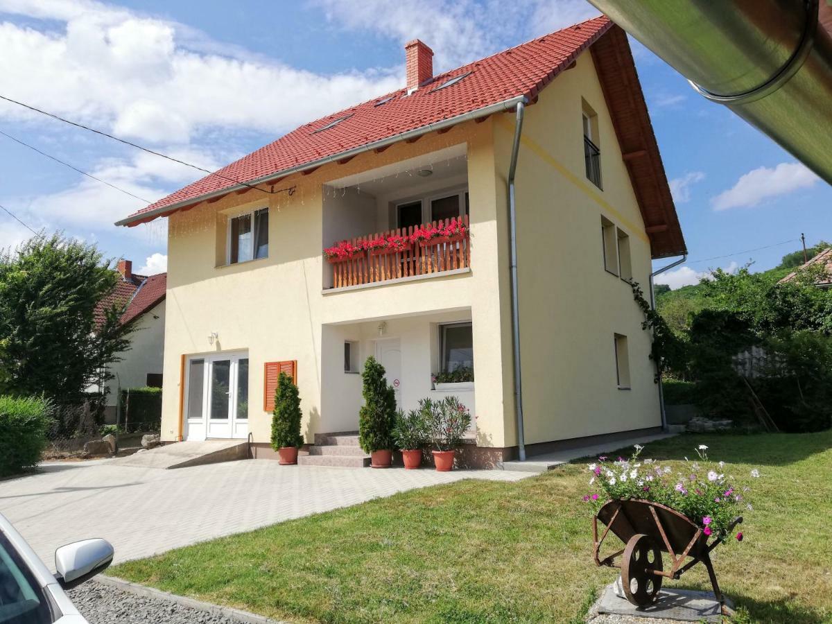 Lotuszvirag Vendeghaz Otel Szekszárd Dış mekan fotoğraf