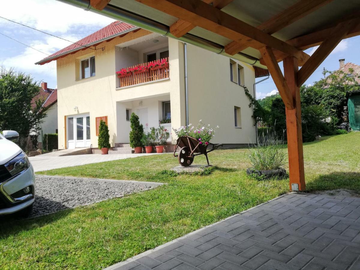 Lotuszvirag Vendeghaz Otel Szekszárd Dış mekan fotoğraf