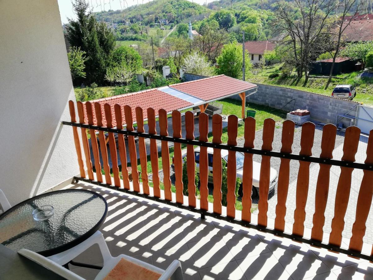 Lotuszvirag Vendeghaz Otel Szekszárd Dış mekan fotoğraf