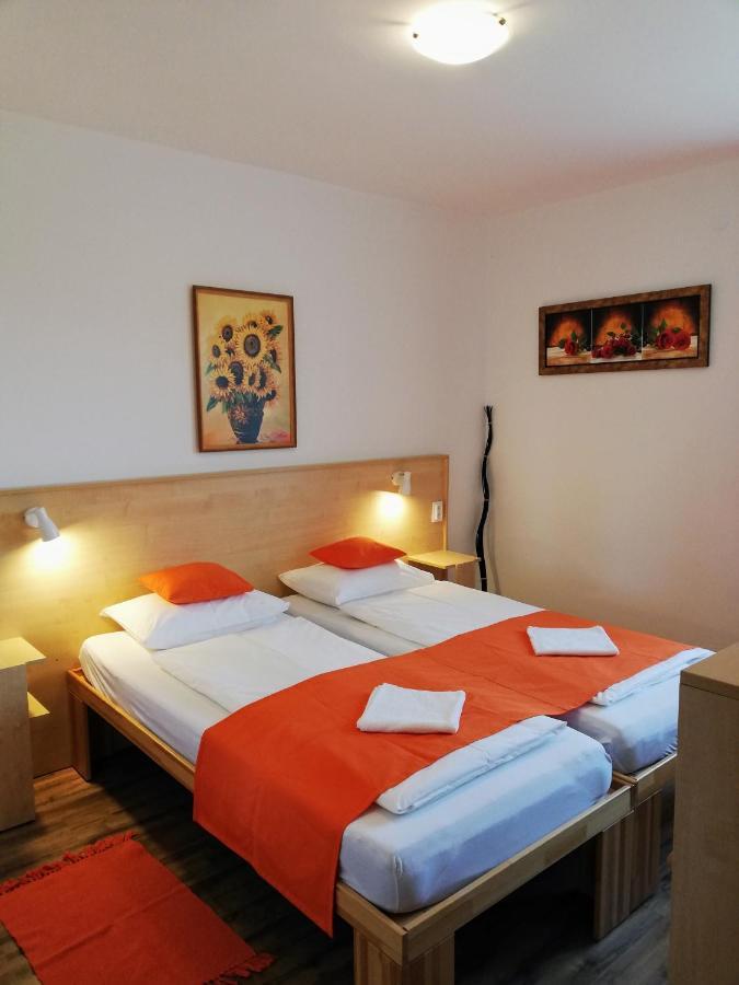 Lotuszvirag Vendeghaz Otel Szekszárd Dış mekan fotoğraf