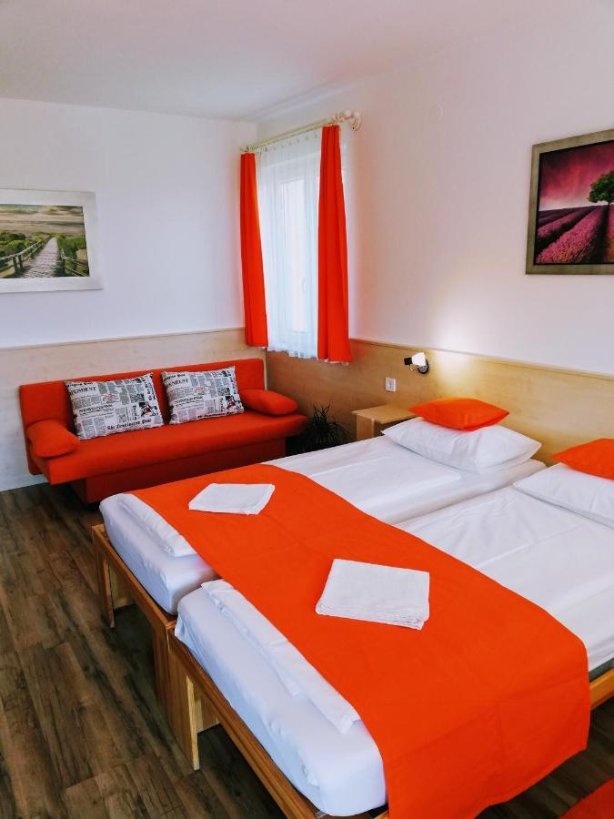 Lotuszvirag Vendeghaz Otel Szekszárd Dış mekan fotoğraf